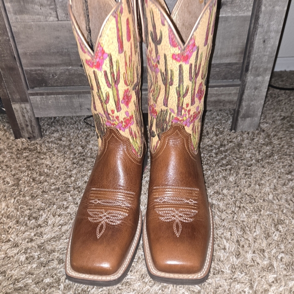 Ariat Women’s Round Up Wide Square Toe - 9B - Picture 2 of 6